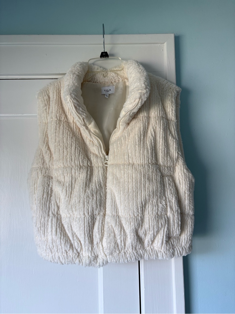 VILA Luxury Ivory Cream Faux Fur Teddy Sherpa Cropped Preppy Ballet Puffer Vest